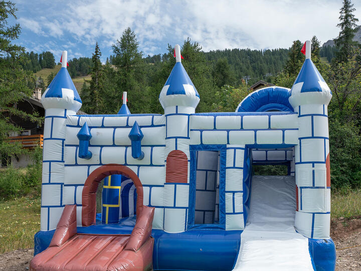 Sauze 1700 bouncy castle