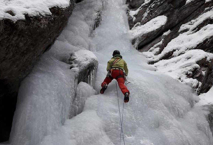 Location crampons alpinisme ou cascade de glace