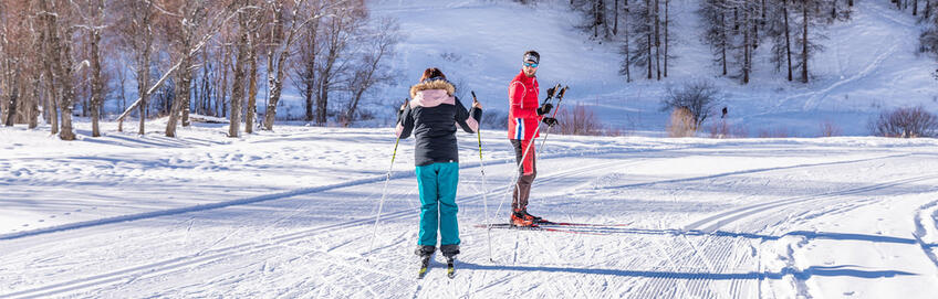 Cours de ski de fond avec un moniteur dans la Vallée de l'Ubaye © AD04 - Itinera Magica