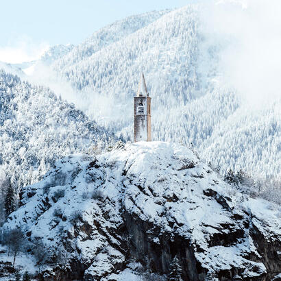 Clocher Saint-Julien en hiver © Ubaye Tourisme