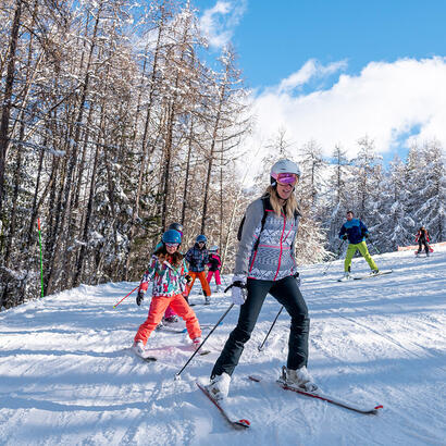 Skier au Sauze en famille © Ubaye Tourisme