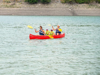Kayak sur le lac de Serre-Ponçon © Ubaye Tourisme