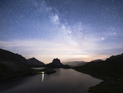 Ciel nocturne et voie lactée depuis le lac de Roburent © Ubaye Tourisme