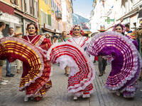 Danseuses mexicaines à Barcelonnette © UT - Claude Gouron