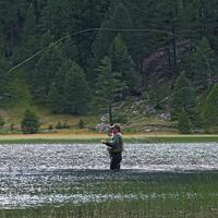 Pêche dans un lac d'altitude 