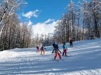 Ski en famille au Sauze © Ubaye Tourisme 