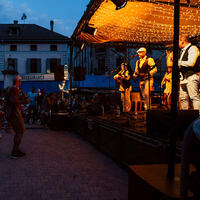 Concert sur la place Manuel de Barcelonnette © Ubaye Tourisme